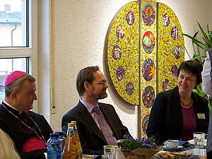Bischof Wiesemann informiert sich über die Arbeit der Ök. Sozialstation Limburgerhof e.V.